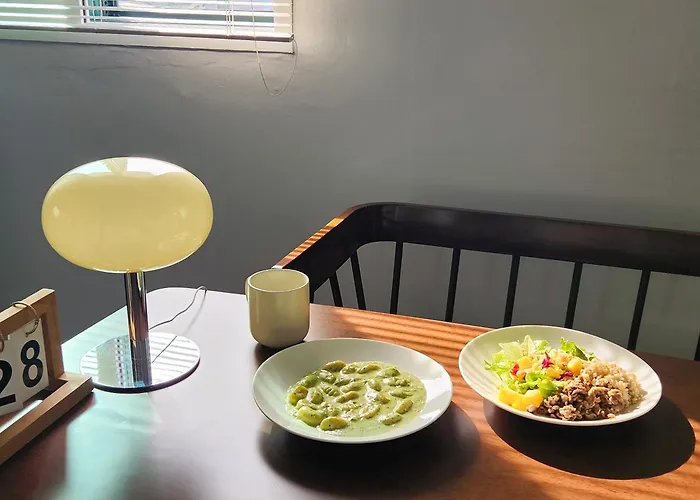 Apartment 2bedroom House 10min From Stn #free Netflix #view Of Namsan #1pm Checkout *