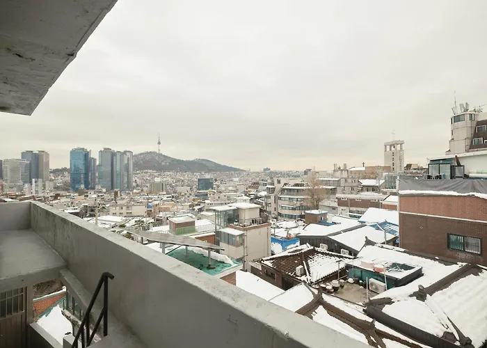 Apartment 2bedroom House 10min From Stn #free Netflix #view Of Namsan #1pm Checkout *